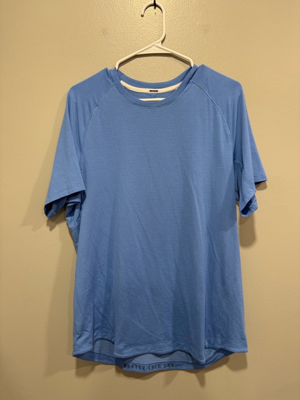 Lululemon License to Train Short Sleeve Shirt in Blue Size Medium